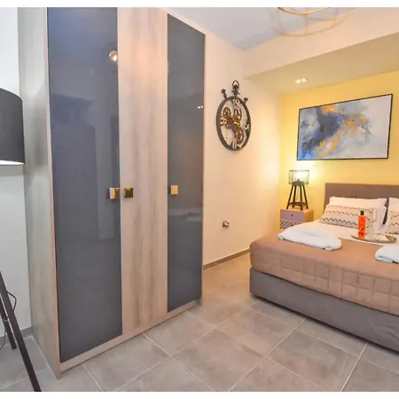 Marinos Yellow Apartament *