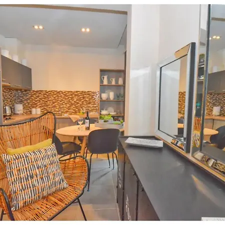 Marinos Yellow Apartament Kávos